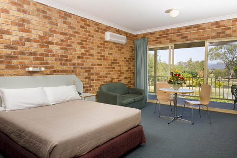 Golf Club Motor Inn Wingham - Sunshine Coast Tourism 2