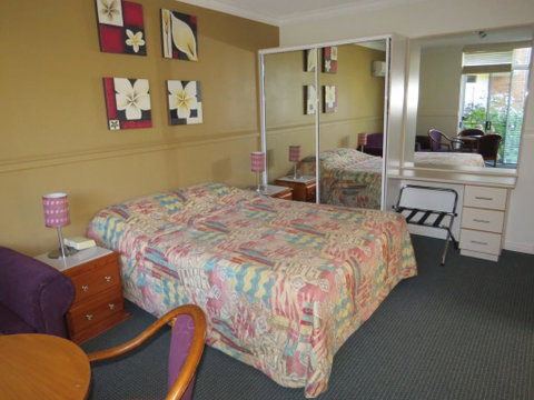 Golfview Lodge - Sunshine Coast Tourism 3