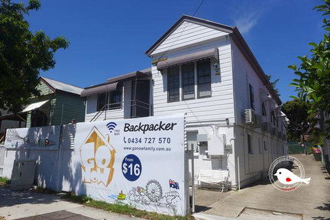 Gonow Family Backpackers Hostel - Sunshine Coast Tourism 0