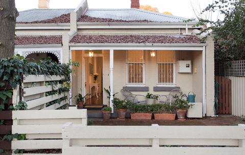 Gorgeous Subiaco Cottage - Holiday Sunshine Coast 0