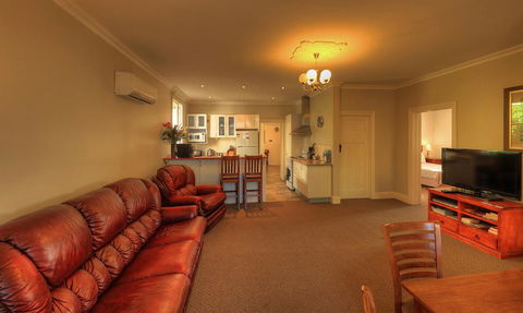 Grace's Spa Cottage - Sunshine Coast Tourism 1