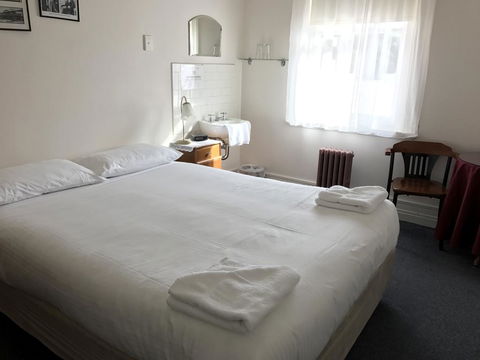 Grand View Hotel - Holiday Sunshine Coast 0