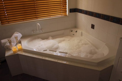 Granite Gardens Cottages & Lake Retreat - Sunshine Coast Tourism 2