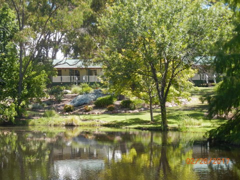 Granite Gardens Cottages & Lake Retreat - Sunshine Coast Tourism 0