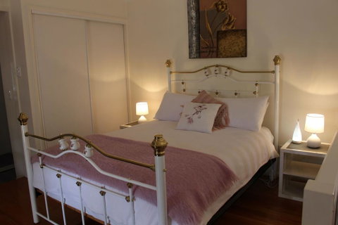 Granite Gardens Cottages & Lake Retreat - Sunshine Coast Tourism 1