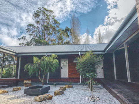 GRAPE JUICE STUDIOs 4km To Town And Surfers Point - Holiday Sunshine Coast 0