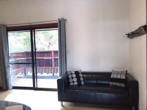 GRAPE JUICE STUDIOs 4km To Town And Surfers Point - Holiday Sunshine Coast 1