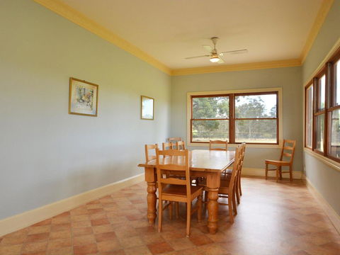 Grasmere Estate Homestead - Hear The Lions Roar From Nearby Hunter Valley Zoo - Holiday Sunshine Coast 1