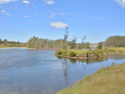 Grasmere Estate Homestead - Hear The Lions Roar From Nearby Hunter Valley Zoo - Holiday Sunshine Coast 0