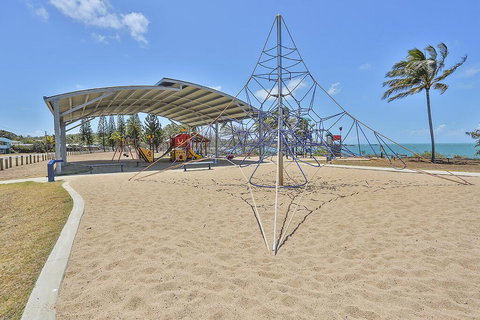 Grasstree Beachfront Shacks - Holiday Sunshine Coast 2