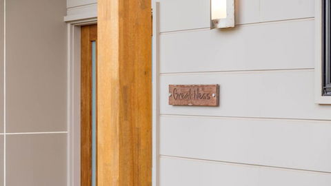 Great Ness Beachhouse - WiFi - Pet-Friendly - Holiday Sunshine Coast 2