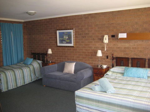 Greenacres Motel - Sunshine Coast Tourism 3
