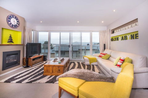 Grevillea 1/12 Poly Cow Lane - Sunshine Coast Tourism 0