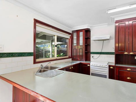 GUMS & ROSES - Family Home In The Heart Of Town. - Sunshine Coast Tourism 3