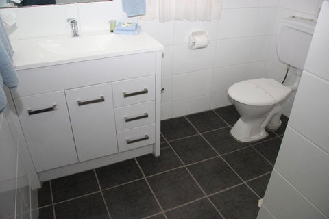 Gundagai Motel - Holiday Sunshine Coast 2