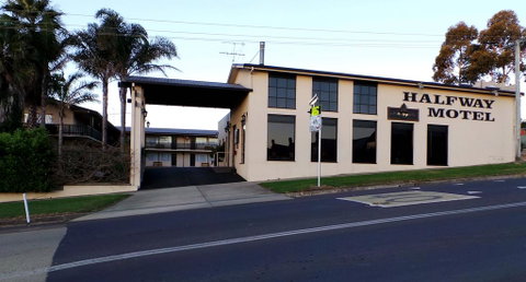 Halfway Motel - Sunshine Coast Tourism 0