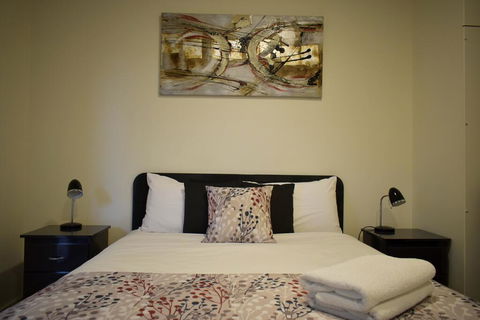Hamilton Lakeside Motel - Sunshine Coast Tourism 3