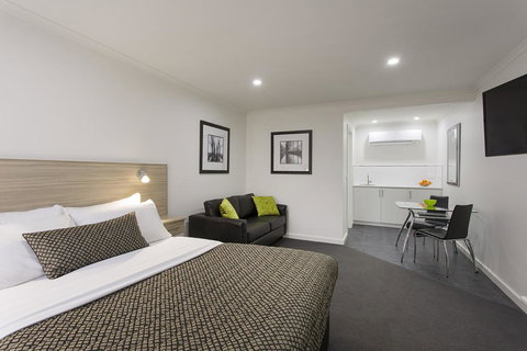 Hamilton Lonsdale Motel - Holiday Sunshine Coast 1