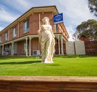 Hamilton's Queanbeyan Motel - Holiday Sunshine Coast