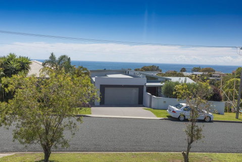 HAMPTONS - Sunshine Coast Tourism 1