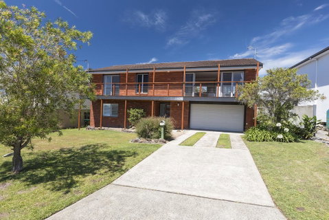 HAMPTONS - Sunshine Coast Tourism 0