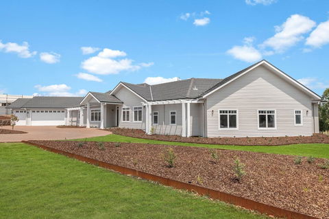 Hamptons On Figtree - Holiday Sunshine Coast 3