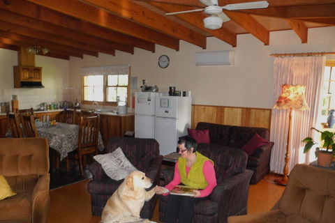 Happy Days Accommodation - Sunshine Coast Tourism 2