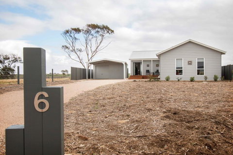 Happy Hours - Sunshine Coast Tourism 0