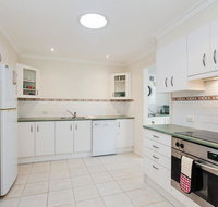 Happy Tails'  55 Pantowora Street - pet friendly air conditioned - Sunshine Coast Tourism