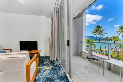 Harbour Lights Apartments - Sunshine Coast Tourism 3