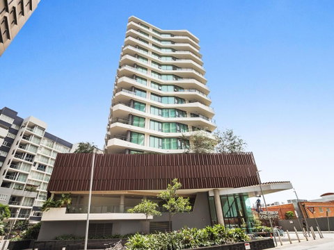 HARBOURSIDE- Hosted By: L'Abode Accommodation - Sunshine Coast Tourism 3