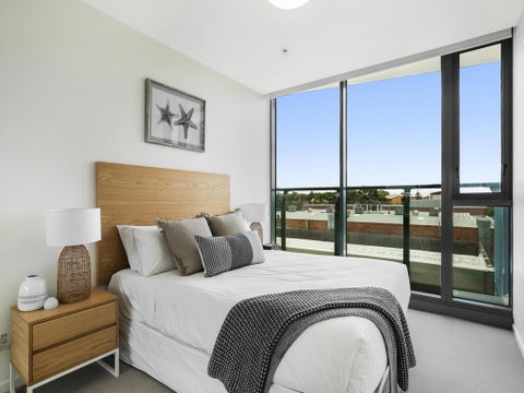 HARBOURSIDE- Hosted By: L'Abode Accommodation - Sunshine Coast Tourism 2