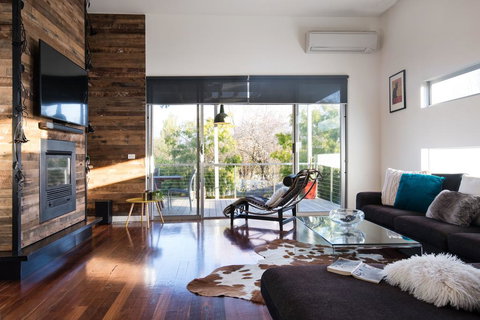 Harlequin - Holiday Sunshine Coast 0