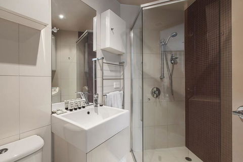 Heart Of Sandringham Apartment By Ready Set Host - Sunshine Coast Tourism 3