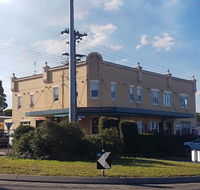 Helensburgh Hotel - Holiday Sunshine Coast
