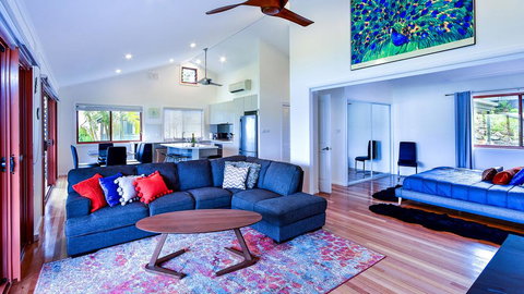 Heliconia 10 Newly Renovated Centrally Located House Hamilton Island - Holiday Sunshine Coast 3