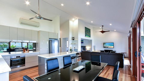 Heliconia 10 Newly Renovated Centrally Located House Hamilton Island - Holiday Sunshine Coast 1