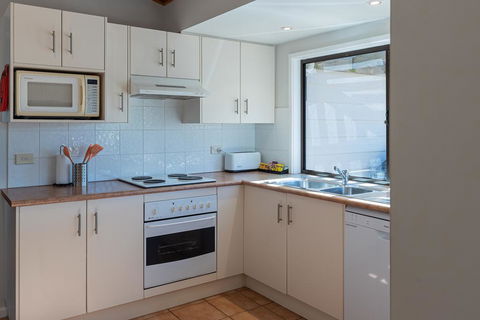 Hermitage Hideaway - Holiday Sunshine Coast 1