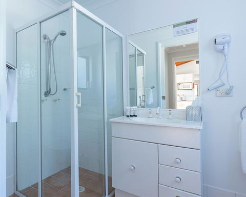 Hermitage Hideaway - Holiday Sunshine Coast 3