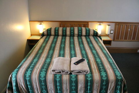 Hermitage Motel - Sunshine Coast Tourism 1