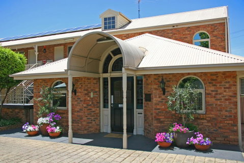 Hermitage Motor Inn - Sunshine Coast Tourism 1