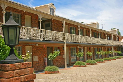 Hermitage Motor Inn - Sunshine Coast Tourism 2