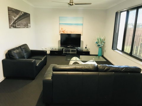Hervey Bay Holiday Home - Sunshine Coast Tourism 0
