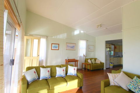 Hi View, 18 Dulconghi Street - Holiday Sunshine Coast 3