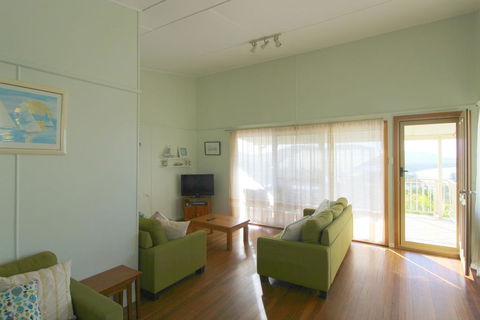 Hi View, 18 Dulconghi Street - Holiday Sunshine Coast 2
