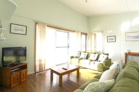 Hi View, 18 Dulconghi Street - Holiday Sunshine Coast 1