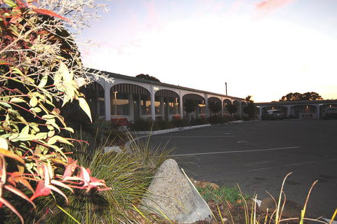 Hi Way Motor Inn - Holiday Sunshine Coast 2