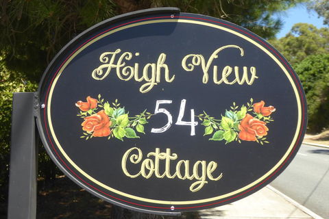 High View Cottage - Holiday Sunshine Coast 1