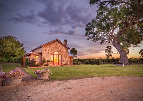 Highbank Country Accommodation - Sunshine Coast Tourism 1