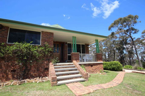 Highland View - Sunshine Coast Tourism 0